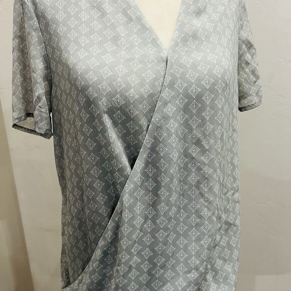 Banana Republic Women’s Grey Blouse Size XS, Geometric Pattern (A0128) - Picture 2 of 7